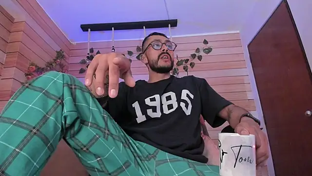 FULL NAKED - video by Tom_cooper_ cam model