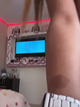 [14 Apr 00:03] Private Show - video by DarianaGuzz cam model