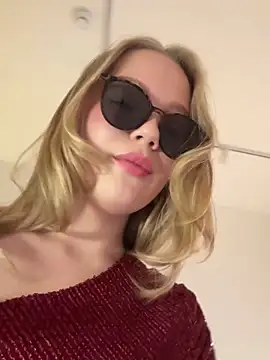 Private Show (In the bathroom, controlling the toy, cumming😻 - video by Little_Forest_ELF cam model