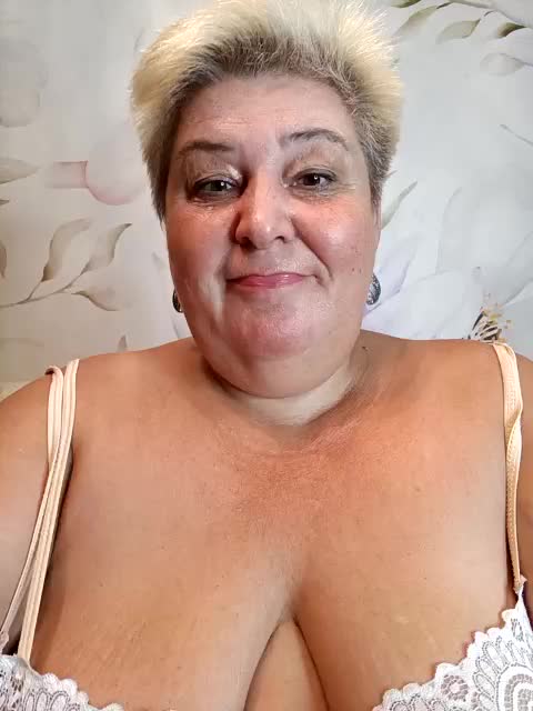 Французский  поцелуй, дилдо в киске,сквирт. - video by Baunti5555 cam model