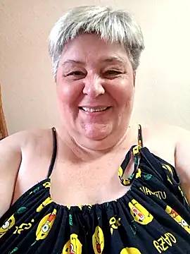 Курю - video by Baunti5555 cam model