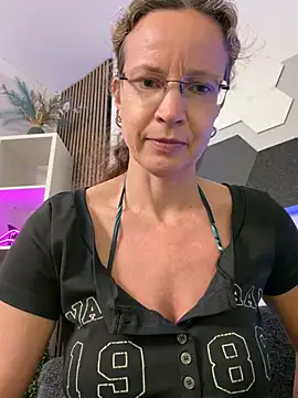 Private Show: naked Feets, Füße mit DirtyTalk und Beleidignungen. - video by AnnikaRose cam model