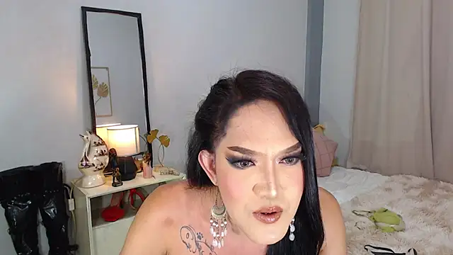 huge cock in your face - video oleh UnforgetableSupira kamera model