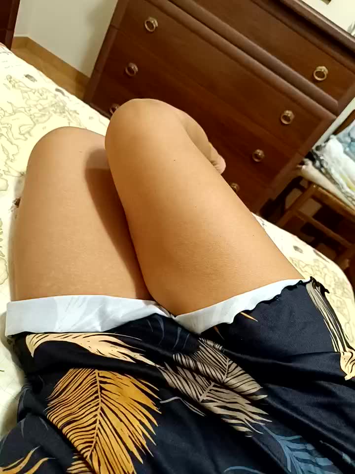 Bottle in pussy - video by Sexyhousewife1975 cam model