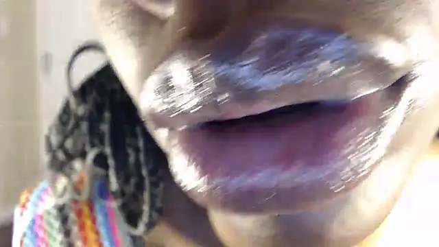 Kissing daddy close to the camera - video by Blacktittiex02 cam model