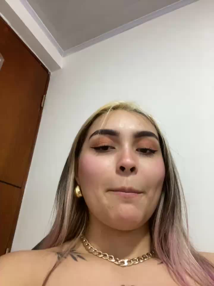 sucking tits and pussy trans girl - video oleh Im_emmaoxf kamera model