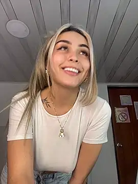Deep throat and blowjob 😏👿💦 - video oleh Im_emmaoxf kamera model