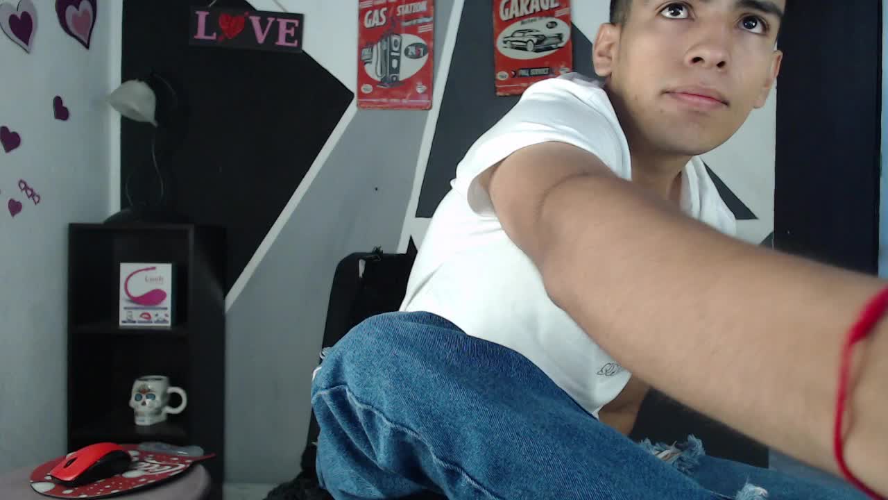 Good view of hairy cock - video by zack_thunder cam model
