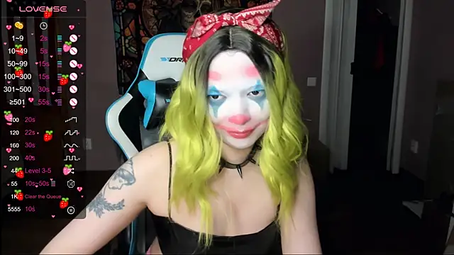 JOKER FUCK PUSSY WITH DILDO!