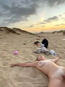 Cute Laura (18) get fuckt at the beach