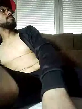 [18 Nov 13:11] Public Show - video by Jrrj2024 cam model