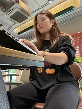 [12 Nov 11:26] Private Show - Emily_9xx adlı kamera modelinin videosu