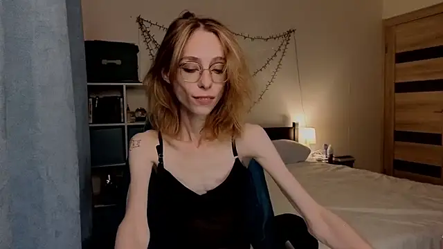 body tour, nipple clamps and orgasm - video di amber_quell_here modella di cam