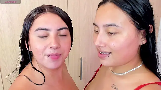 oil-soaked pussy - video by GiannaGovlea cam model