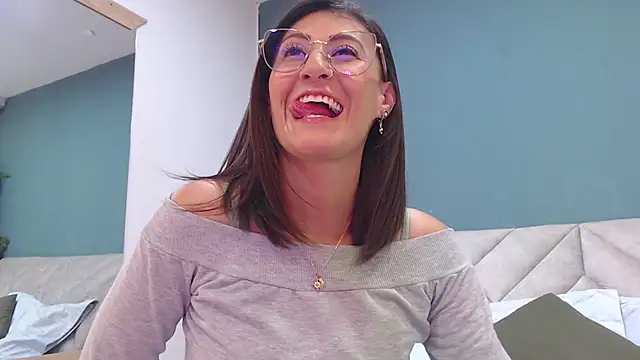 [12 Apr 00:36] Private Show - video by SharisWillian cam model