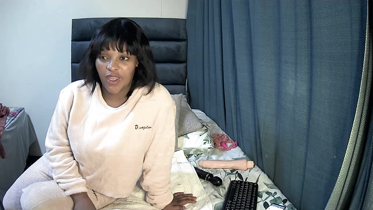fuck pussy with dildo – video od webkamerové modelky CHERYBOOBS_X_X_X