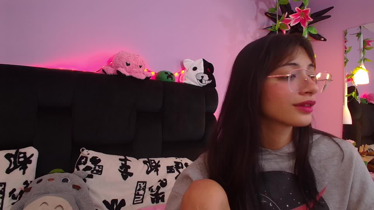 Enjoy that pussy - video by EllieStewart cam model