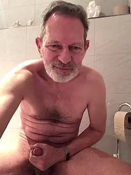 Wanking in the Bath 😀 - video by Best-Ager cam model