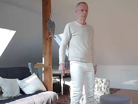 [22 Mar 10:08] Public Show - clip cu maxmueller321 model videochat