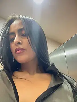 Fingers in my pussy +  bathroom mall = risky time ✌🏽 - clip cu Alexandra_duque model videochat