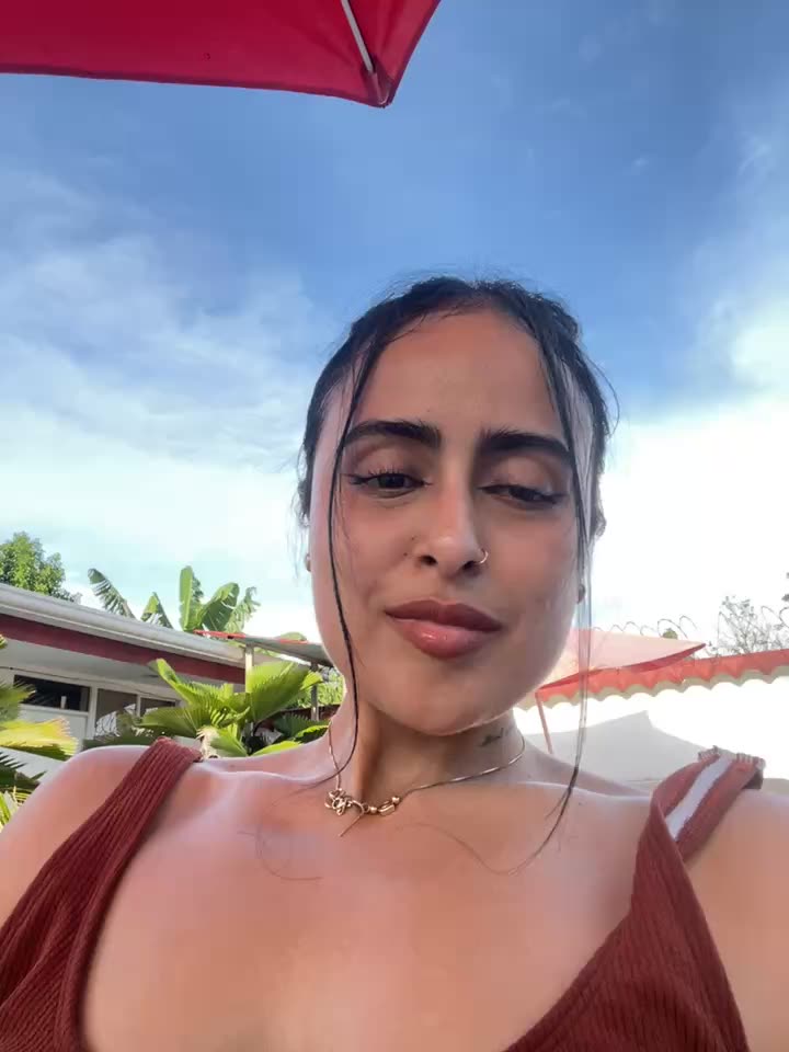FULL NAKED NETX TO THE POOL. - clip cu Alexandra_duque model videochat