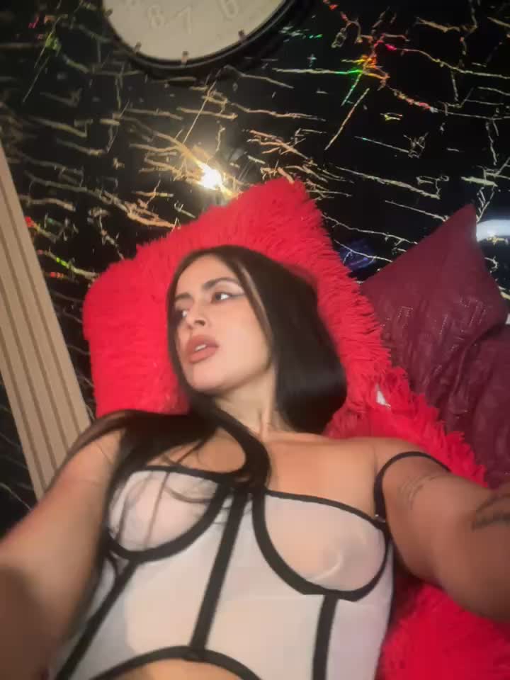 Come and taste my litlle wet pussy. - clip cu Alexandra_duque model videochat