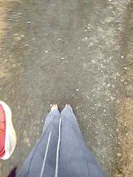 BARE FOOT OUTSIDE - Milky_flexy_cat主播的视频