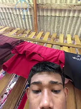 Batendo uma punheta em público