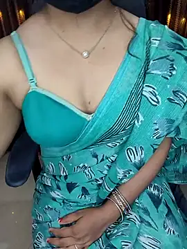Saree look  fingaring - video by Tanvi_patil_01 cam model