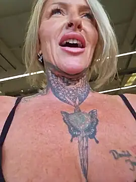 Old outdoors - video by TravelMommyBlair cam model