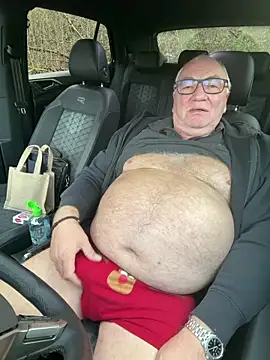 [17 Dec 14:39] Public Show-Carwanking – video od webkamerové modelky biggandybig
