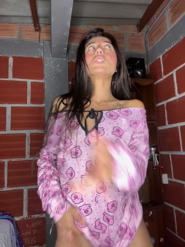 A very big squirt is dry lol - video by sofia_brooke3 cam model