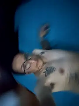 [18 Apr 22:29] Public Show - video by Allantututu cam model