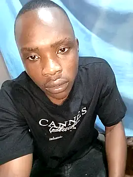 [3 Aug 11:54] Public Show - video di BigGamecharger modella di cam