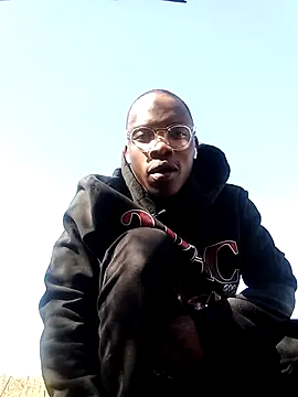 Masterbate lin public - video di BigGamecharger modella di cam