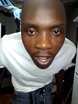 Naughty - video di BigGamecharger modella di cam