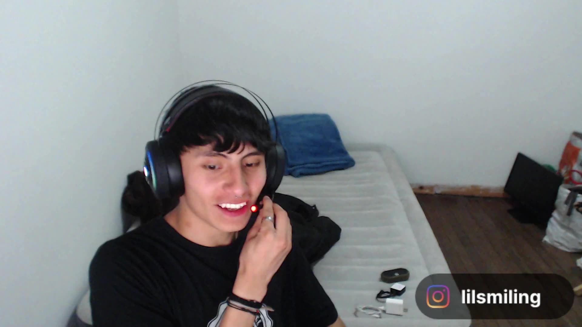 on my knees in bed with a good ending - video by jay_dimarco2 cam model