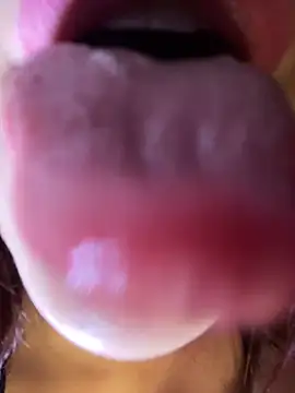 Dirty, sloppy, endless kisses… dare to taste me?😛Besos sucios y eternos… ¿te animás a probar mi le - فيديو من dakota_le موديل الكام