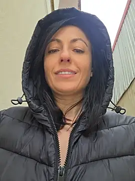 TOPLESS IN PUBLIC PARK – video od webkamerové modelky Risky_woman