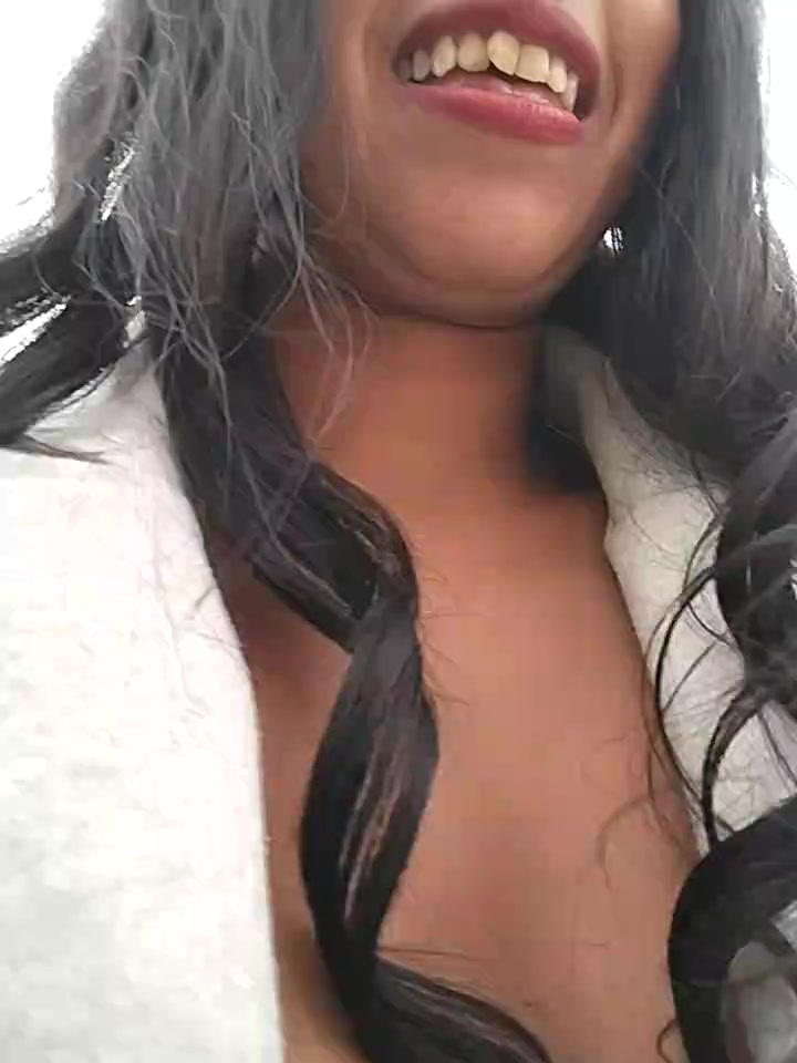 46- Naked under the coat in the city - clip cu _andrea30 model videochat