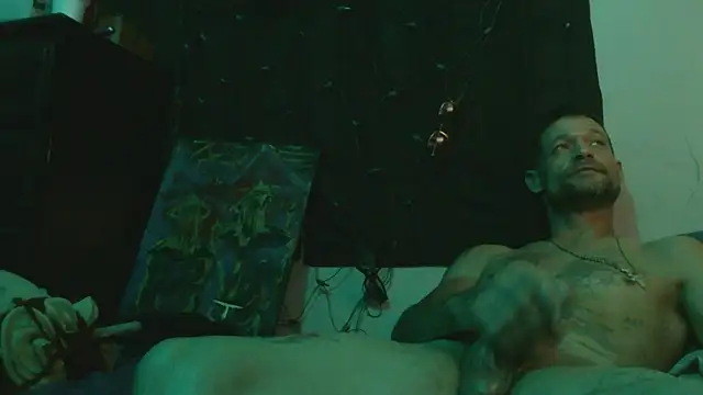 [27 Oct 21:25] Public Show - video by SoloMan2023 cam model