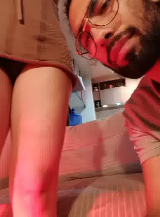 REAL ORGASM LICKING PUSSY - video di Redfloweer1 modella di cam