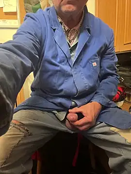 [18 Sep 15:20] Public Show - video by oldgayman cam model