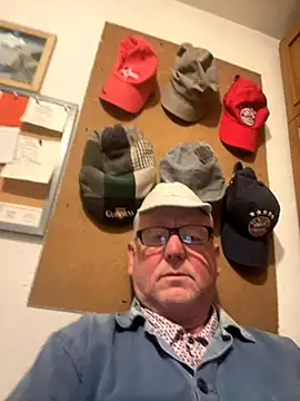 [25 Sep 07:41] Public Show - video by oldgayman cam model