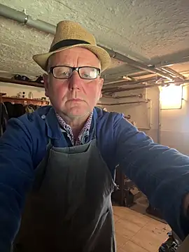 [27 Sep 09:53] Public Show - video by oldgayman cam model