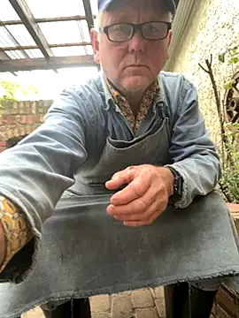 [16 Oct 08:53] Public Show - video by oldgayman cam model