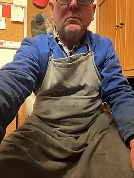 [4 Nov 20:20] Public Show - video by oldgayman cam model