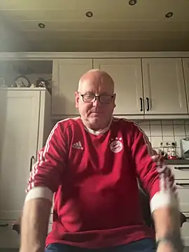 [9 Nov 08:58] Public Show - video by oldgayman cam model