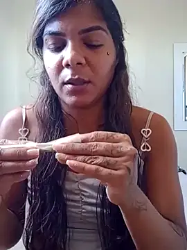 De 4 aberta peladinha - Vídeo de Indiazinhax, modelo de vídeos