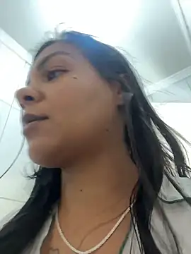 [6 Aug 16:01] Public Show - vídeo de la modelo de cam Indiazinhax